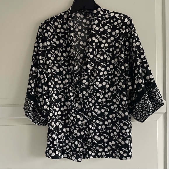 New! Victoria's Secret Black White Cherry Print Short Robe wrap Jacket 22967 - Picture 4 of 9
